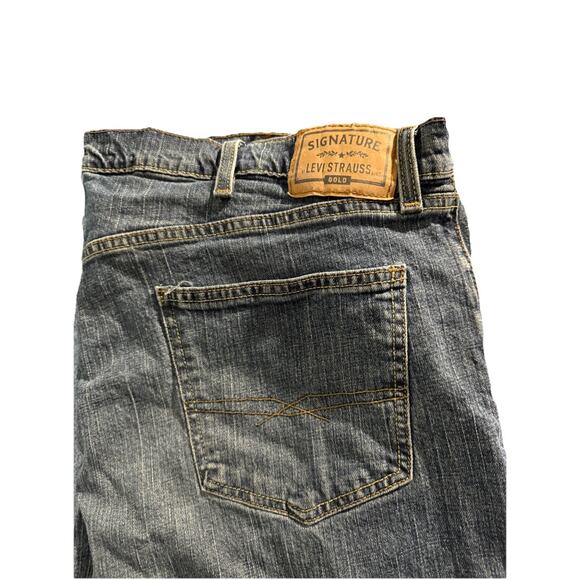 Signature By Levi Strauss Gold Men Relaxed Fit Medium Wash Jeans Size 46x30 - Picture 2 of 10